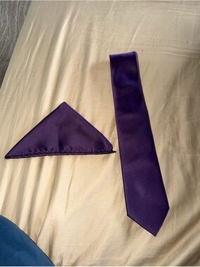 Men’s brand new stylish dark purple tie suit tie set pocket square 2pc